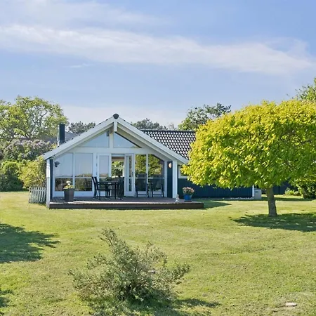 Sukie - 100m From The Sea By Interhome *