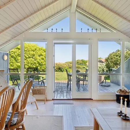 Sukie - 100m From The Sea By Interhome *