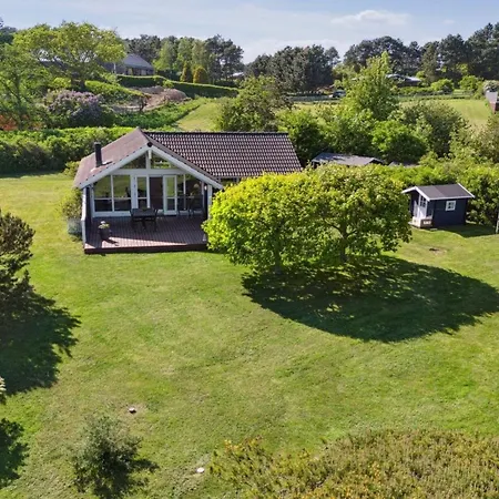 Sukie - 100m From The Sea By Interhome *